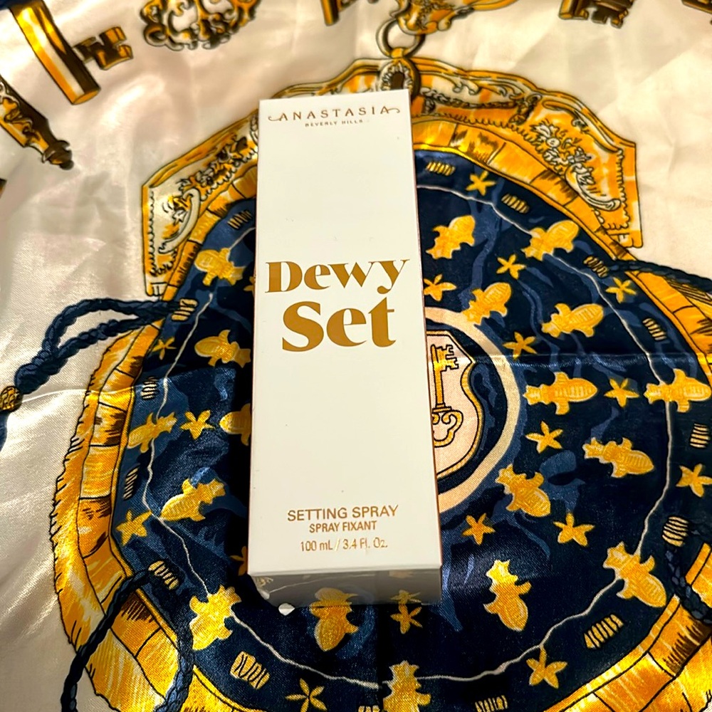 NWT Anastasia Dewy Set setting spray